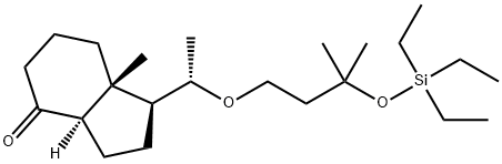 (1S,3aR,7aR)-7a-metyl-1-((S)-1-(3-metyl-3-((trietylsilyl)oxy)butoxy)etyl)hexahydro-1H-inden-4(2H)-ón