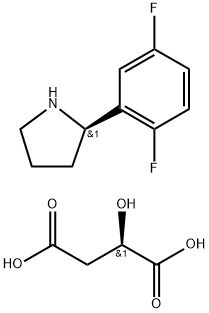 (R)-2-(2,5-difluórfenyl)pyrolidín (R)-2-hydroxysukcinát