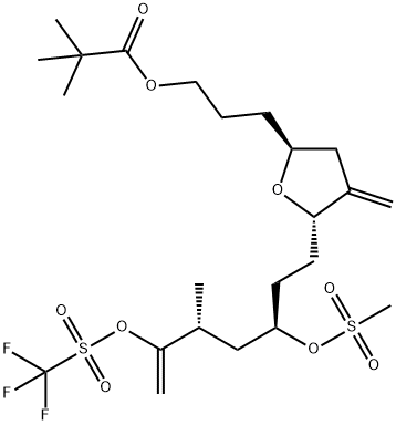3-((2S,5S)-5-((3R,5R)-5-Metyl-3-((metylsulfonyl)oxy)-6-(((trifluórmetyl)sulfonyl)oxy)hept-6-én-1- yl)-4-metyléntetrahydrofurán-2-yl)propylpivalát
