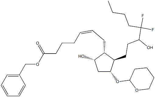 Benzyl (Z)-7-[(1R,2R,3R,5S)-2-(4,4-difluór-3-hydroxyoktyl)-5-hydroxy-3-[(tetrahydro-2H-pyrán-2-yl) oxy]cyklopentyl]hept-5-enoát